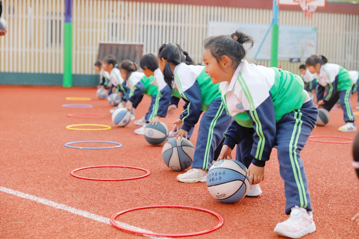 小学二年级篮球训练